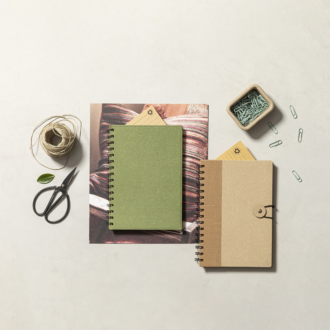 Libreta personalizada Idina A5 de cartón reciclado acabado kraft - Oficina - Regalo Promocional Personalizado - imagen 7