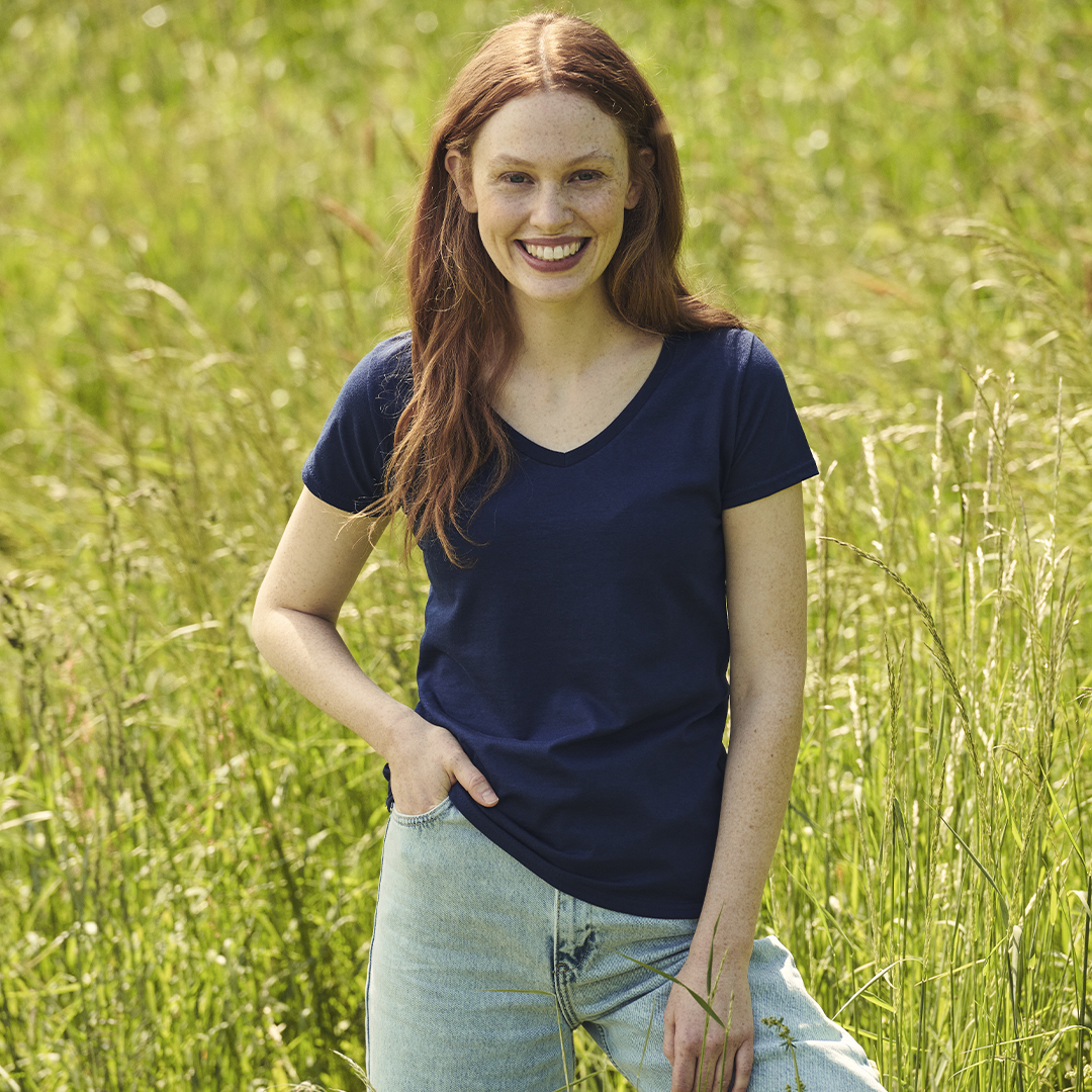 Camiseta personalizada para mujer Iconic V-Neck de colores entallada - Ropa y accesorios - Regalo Promocional Personalizado