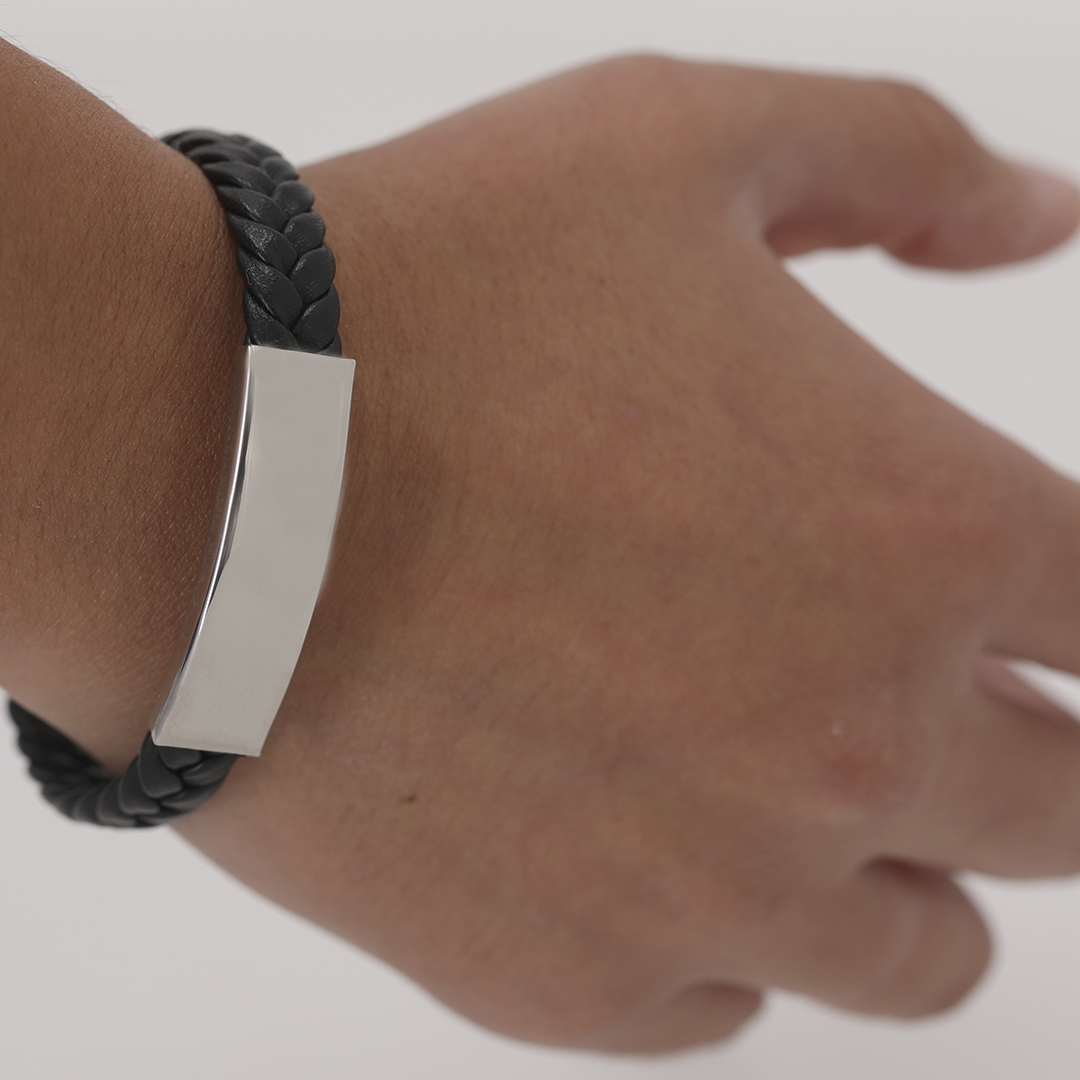 Pulsera personalizada Mubark de piel sintética negra con placa de acero inox - Pulseras personalizadas - Regalo Promocional Personalizado - imagen 3