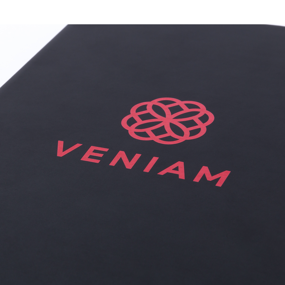 Bloc de notas personalizado Kefron en polipiel negra con marcaje láser y 100 hojas rayadas