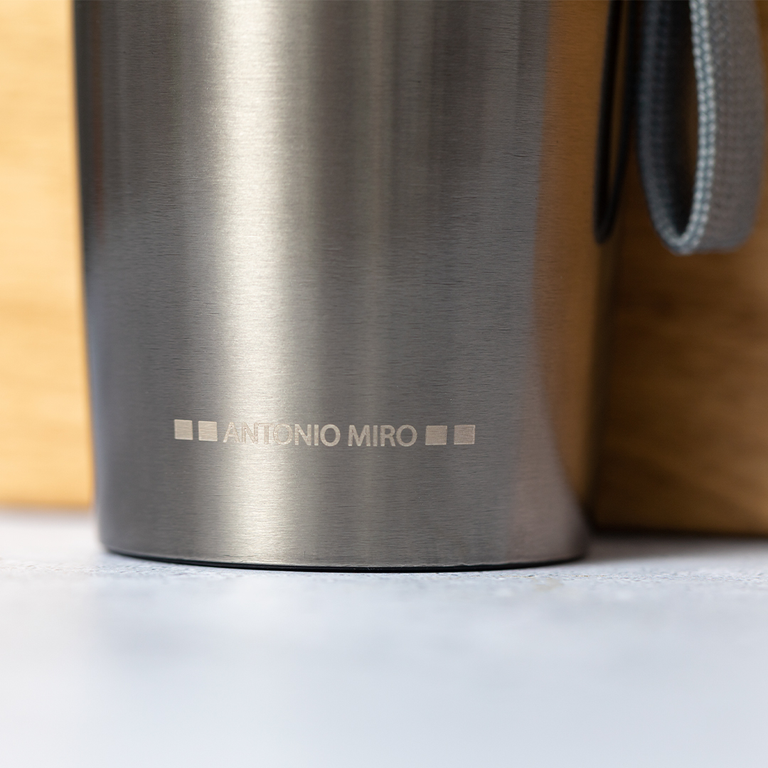 Bidón personalizado Termo Kabol de 500ml Antonio Miró metalizado con dosificador de seguridad - Termos personalizados - Regalo Promocional Personalizado - imagen 4