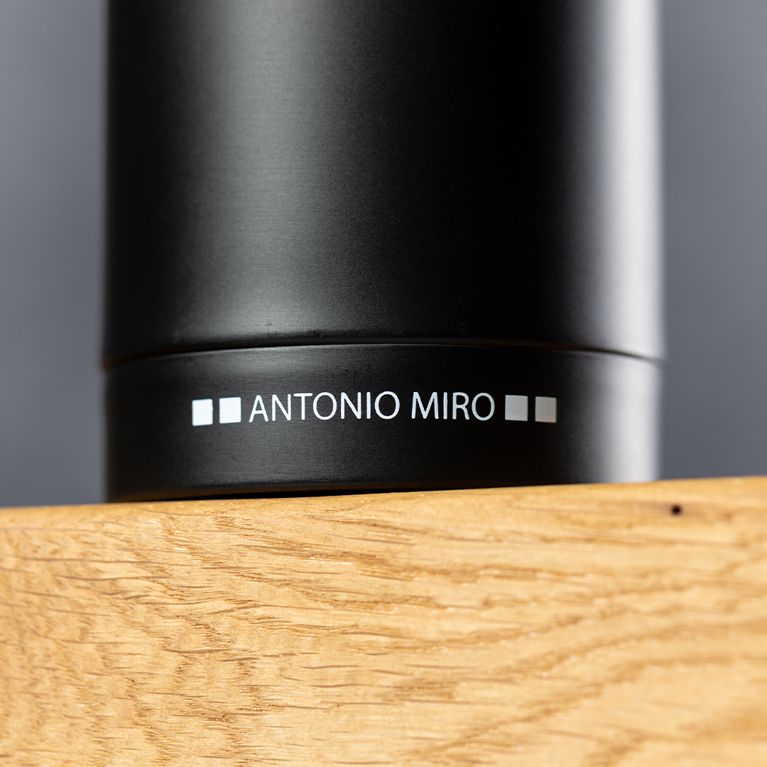 Bidón personalizado Térmico Thomson de 500ml Antonio Miró en negro satinado con tapón cromado - Termos personalizados - Regalo Promocional Personalizado - imagen 4