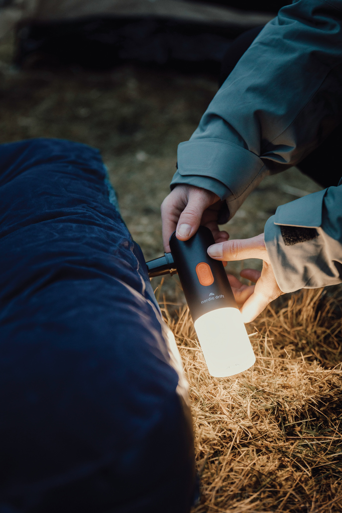 Bomba de aire camping y luz portátil Nordic Drift Titan - Tecnología - Regalo Promocional Personalizado - imagen 9