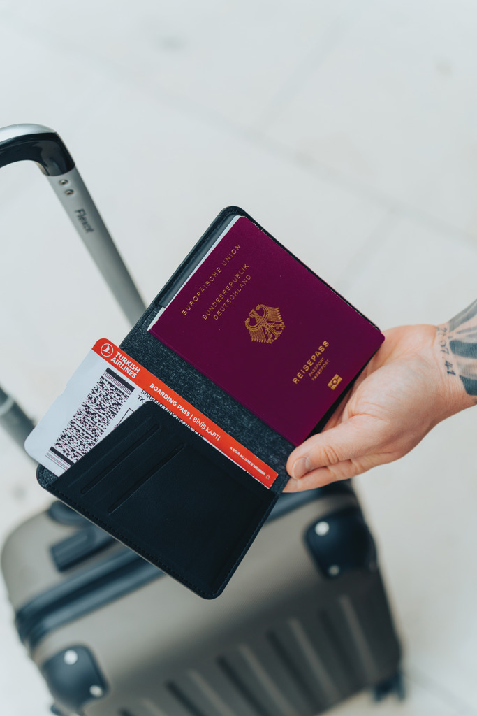 Porta parsaporte personalizado Trackmate poliéster RCS con localización - Tecnología - Regalo Promocional Personalizado - imagen 10