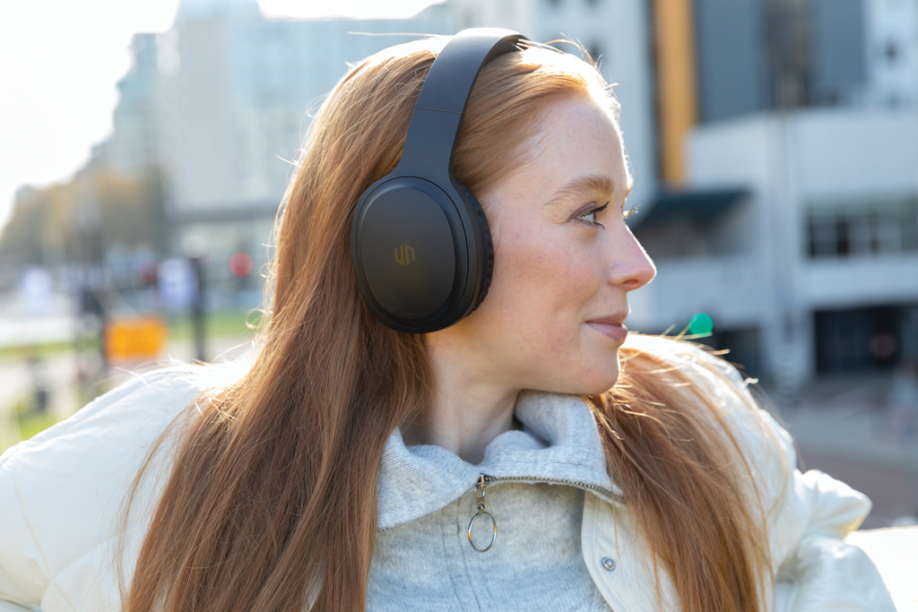 Auriculares inalámbricos personalizados Belmont Urban Vitamin con botón graves - Tecnología - Regalo Promocional Personalizado - imagen 11