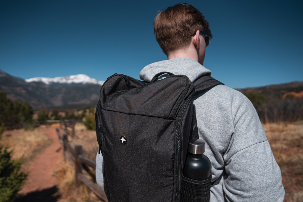 Mochila para portátil de 15.6" personalizada Swiss Peak AWARE moderna minimalista - Mochilas personalizadas - Regalo Promocional Personalizado - imagen 11