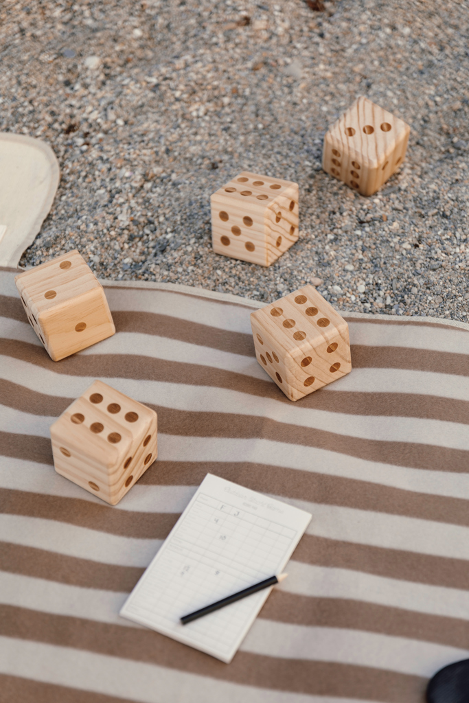 Juego de dados personalizado VINGA de madera FSC - Verano - Regalo Promocional Personalizado - imagen 5