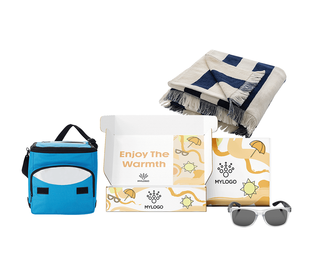 Welcome pack de verano con bolsa nevera azul, manta ligera a rayas y gafas de sol en caja regalo personalizable.